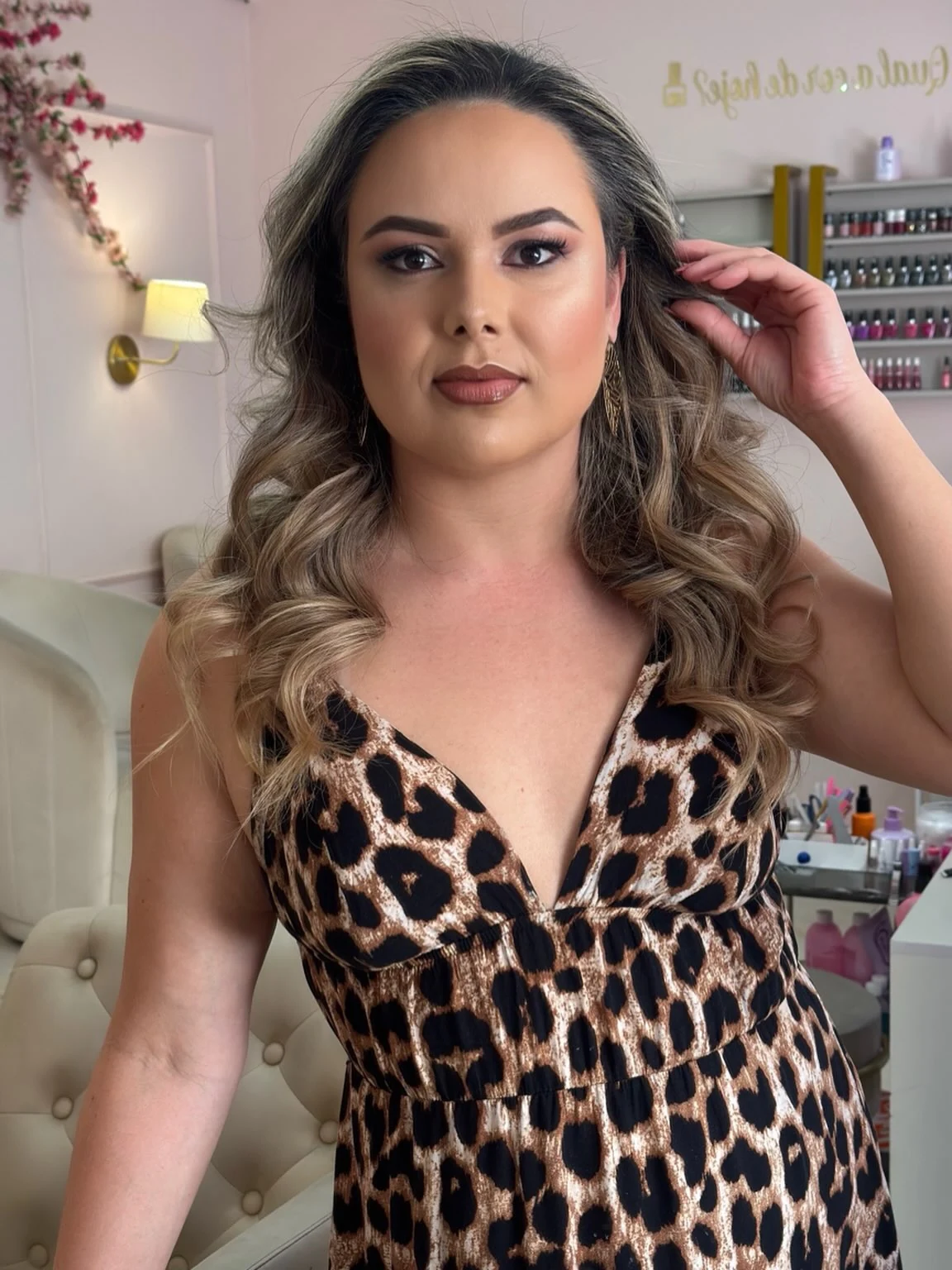Amanda Couto no salão de beleza
